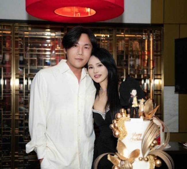 秦昊伊能静一家在上海看房被偶遇!曾被传“婚变”
